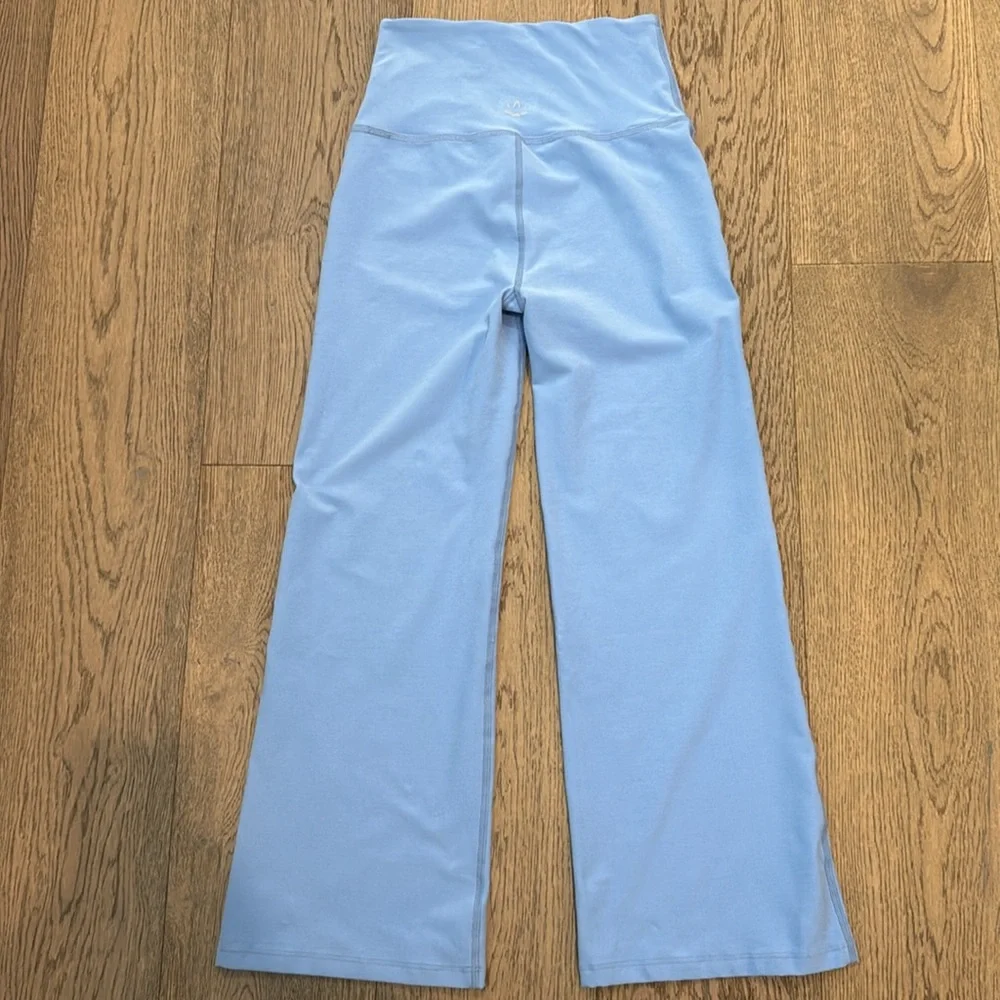 Like new Beyond Yoga Spacedye Retro Cropped Pant, Medium, Flower Blue Heather - Picture 6 of 6